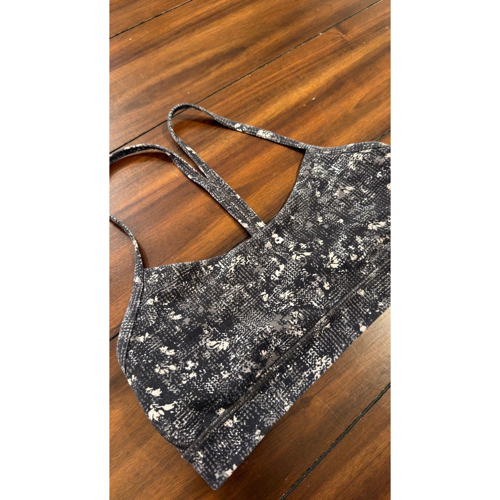 Lululemon Flow Y Bra Light Support Black White Digital Floral Print Size 8 - Picture 12 of 14